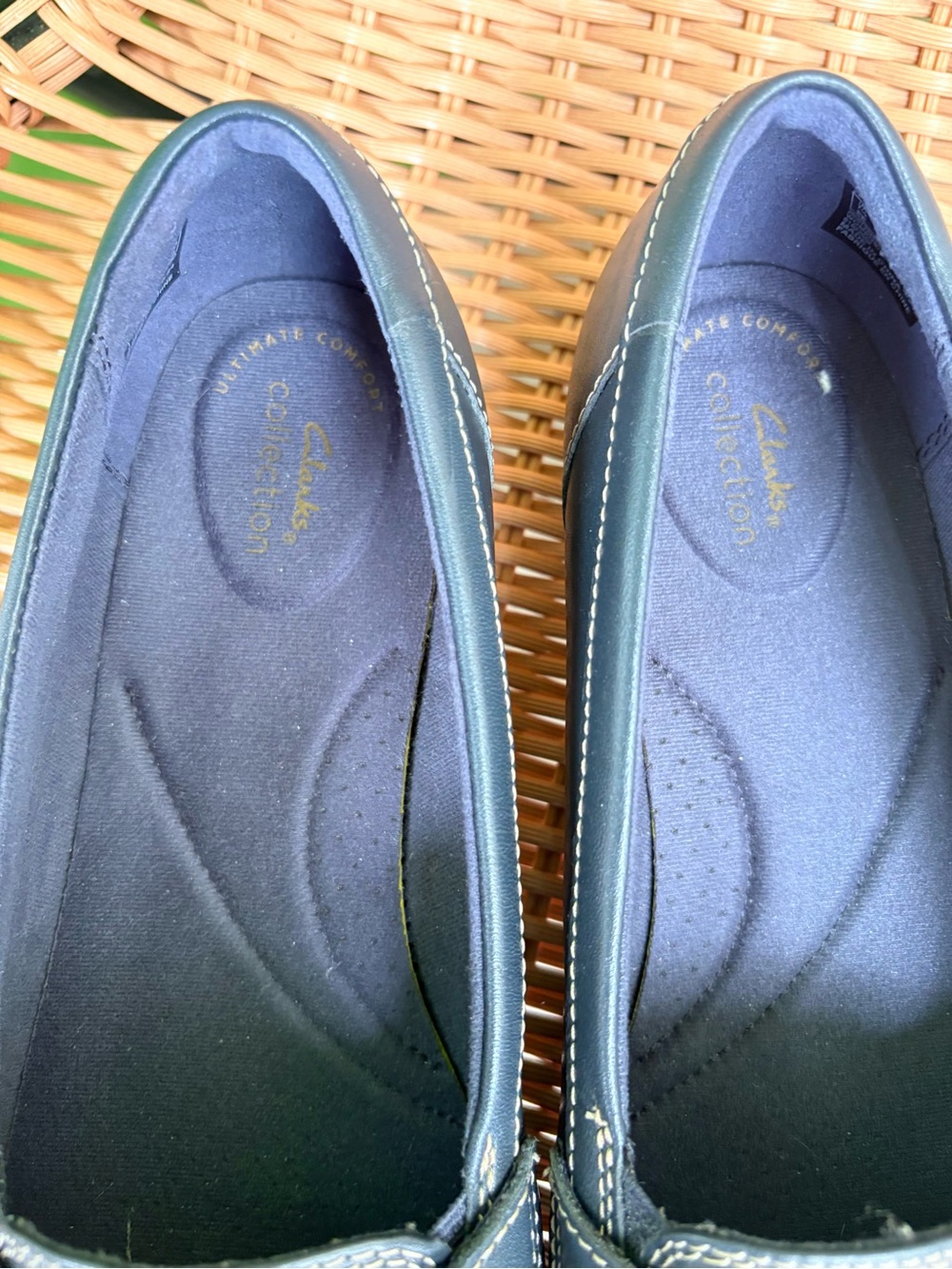 Clarks Navy Leather Tassel Loafers X-wide - Picture 3 of 5